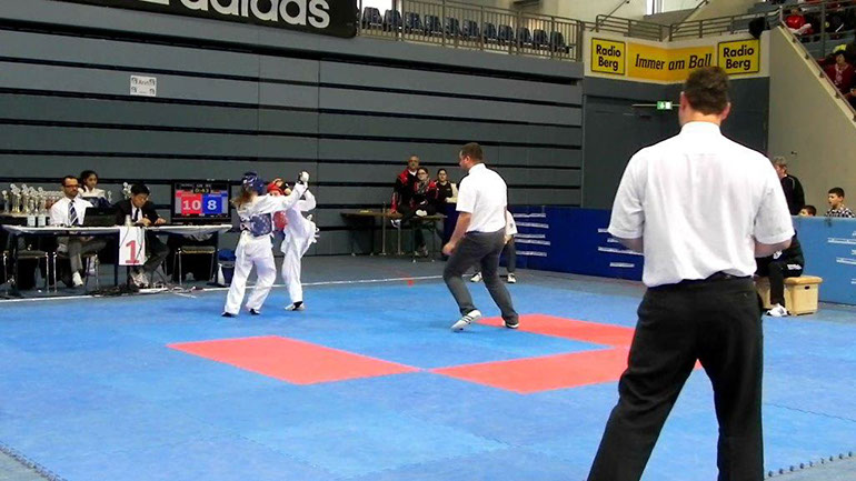 Lea rote Weste Bild 6