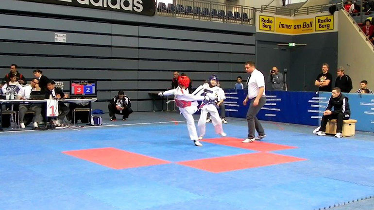 Lea rote Weste Bild 4