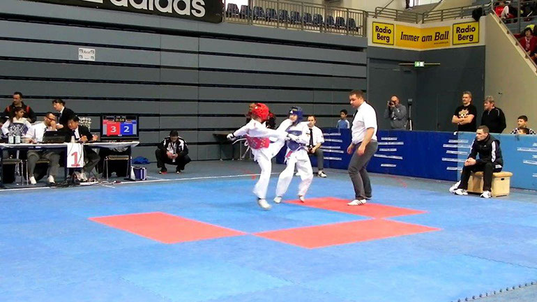 Lea rote Weste Bild 3